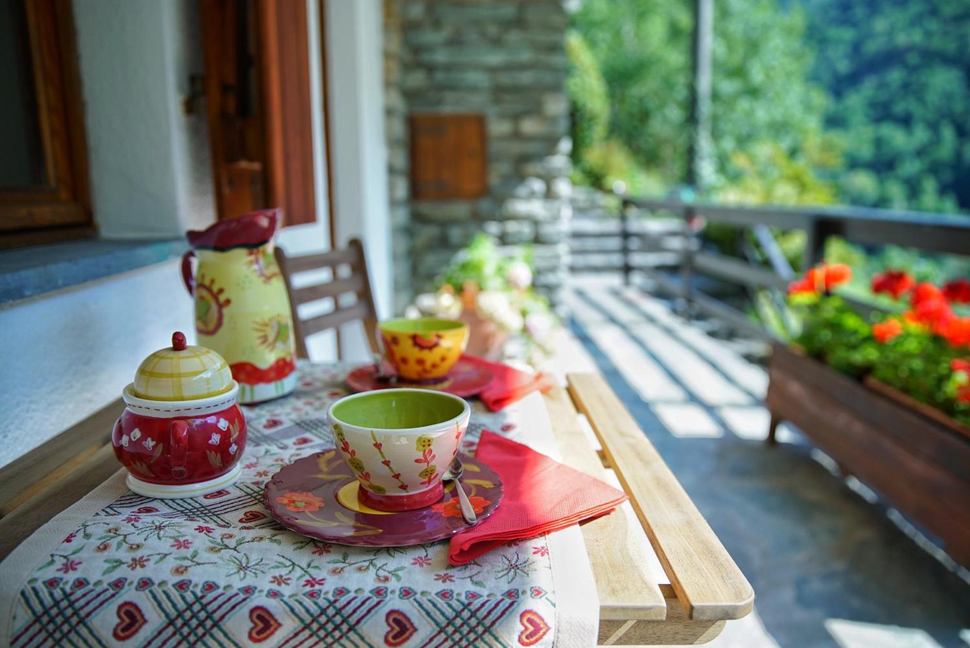 Lo Chalet Bed & Breakfast Pontboset Eksteriør bilde